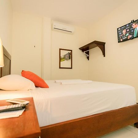 Santa Rosa de Lima Hotel Mediterraneo Inn מראה חיצוני תמונה
