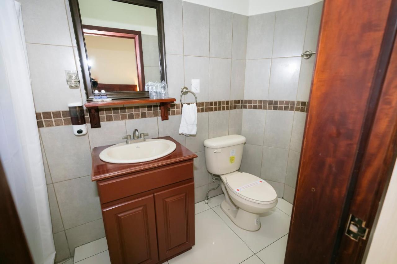 Santa Rosa de Lima Hotel Mediterraneo Inn מראה חיצוני תמונה
