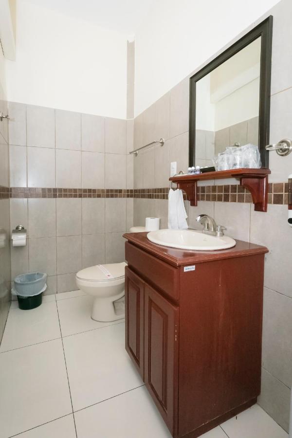 Santa Rosa de Lima Hotel Mediterraneo Inn מראה חיצוני תמונה