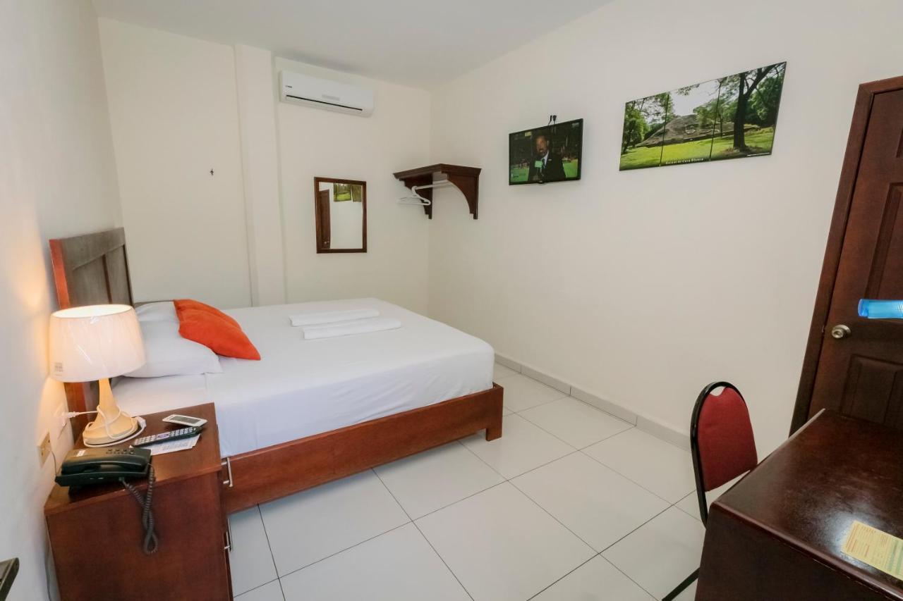 Santa Rosa de Lima Hotel Mediterraneo Inn מראה חיצוני תמונה