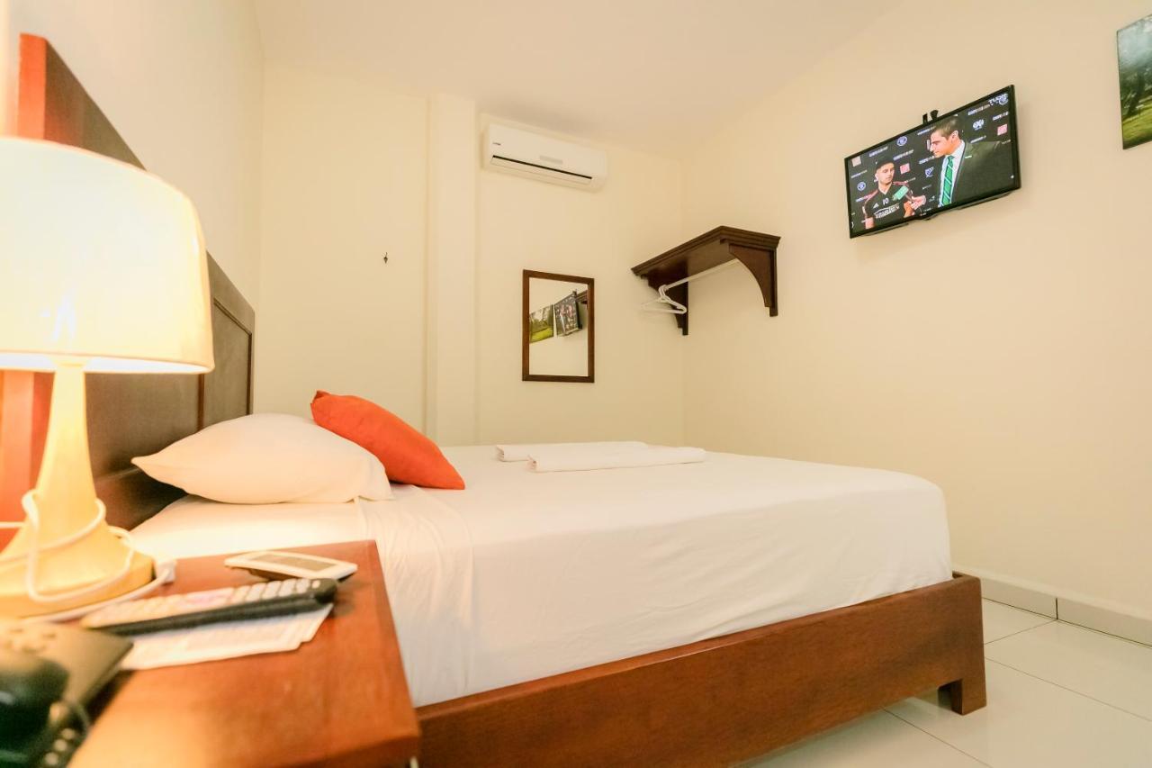 Santa Rosa de Lima Hotel Mediterraneo Inn מראה חיצוני תמונה