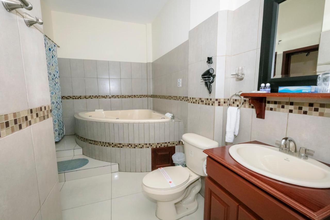 Santa Rosa de Lima Hotel Mediterraneo Inn מראה חיצוני תמונה